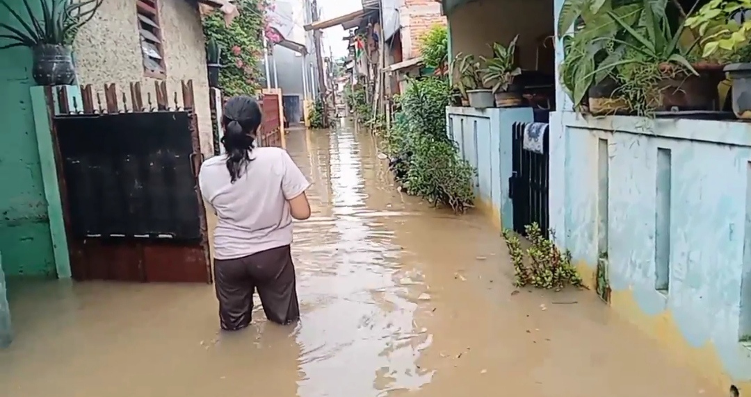 Banjir Rendam 300 Rumah di Jatinegara, Disebabkan Kiriman Air dari Bogor