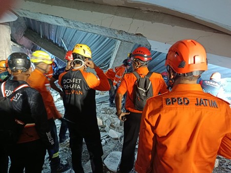 Dompet Dhuafa Turun Tangan, Bantu Evakuasi Korban Ambruknya Pondok Pesantren di Sidoarjo