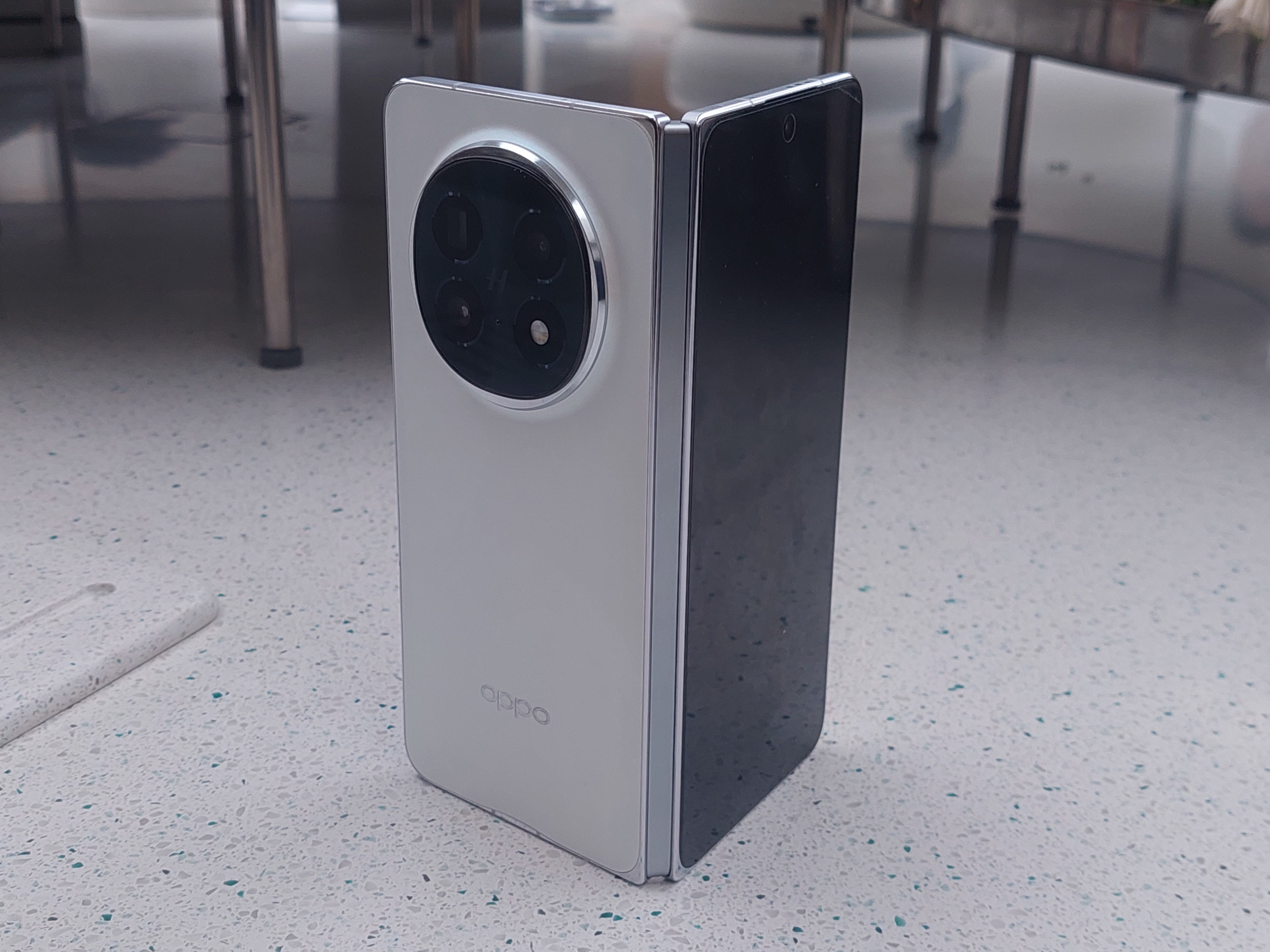 Segini Harga Oppo Find N5, Ponsel Lipat Tertipis Dunia dengan Fitur AI Canggih 