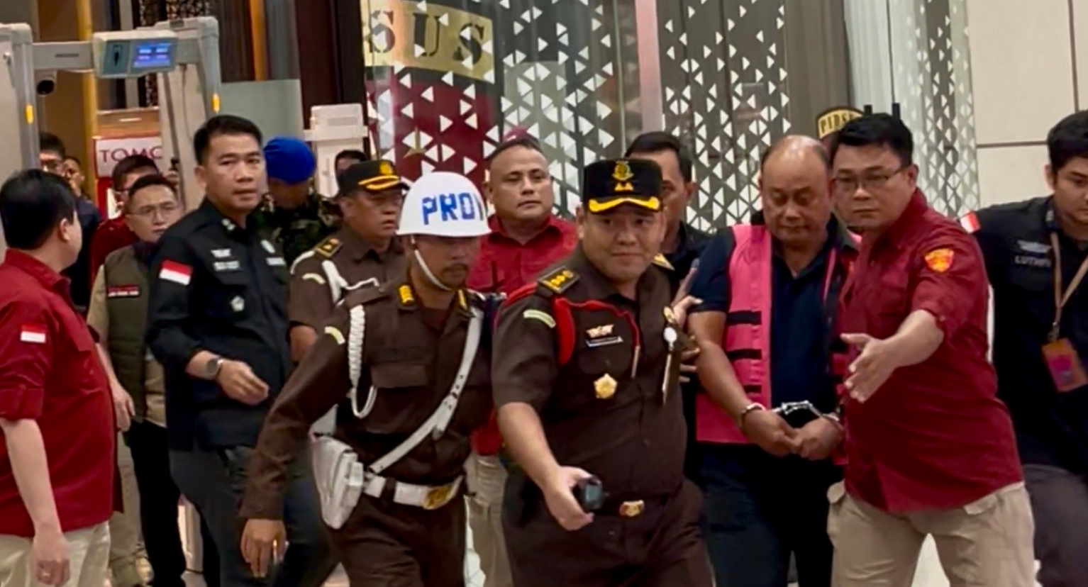 RESMI! Dicopot dari BGN, Dadan Hindayana Pakai Rompi Pink Kejagung