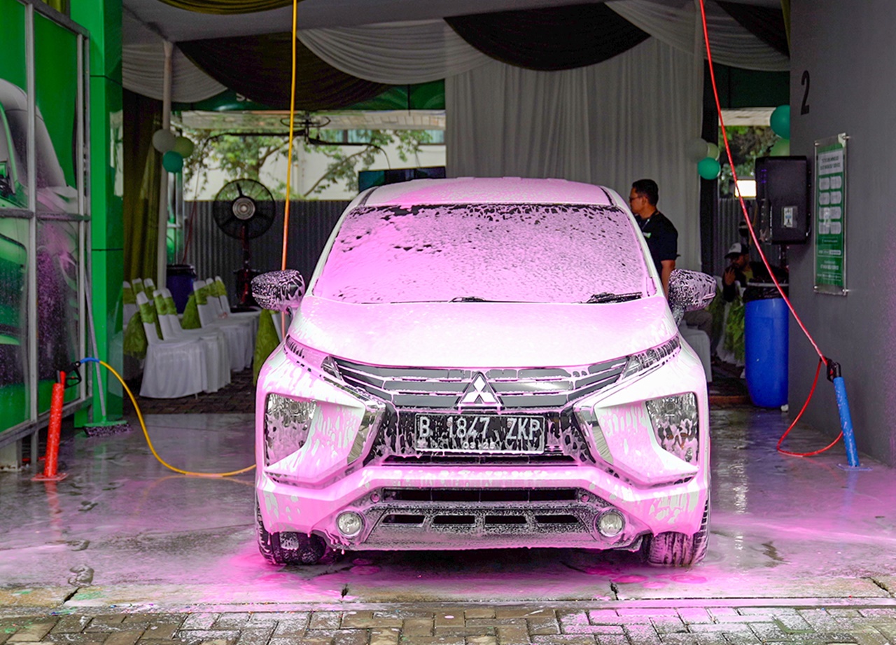 Canggih! Cuci Kendaraan di GT Wash, Pakai Teknologi Teknologi Touchless ShampooGrass dari Rusia