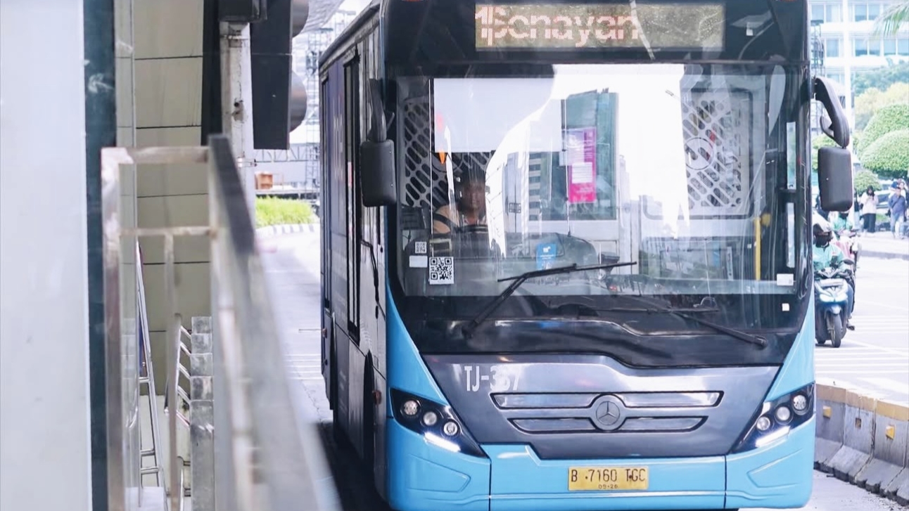 Imbas Banjir dan Pohon Tumbang, Layanan Transjakarta di Sejumlah Rute Terganggu