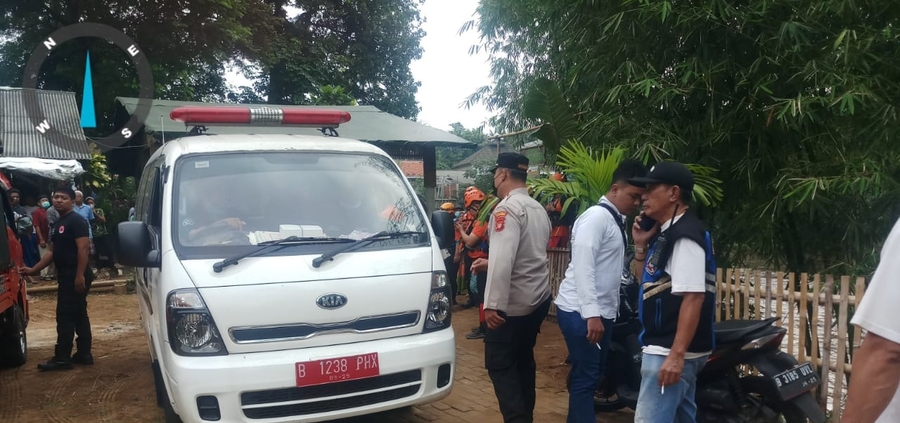 Satu dari Dua Bocah Hanyut di Sungai Ciliwung Ditemukan, Jasad Dibawa ke Rumah Sakit Fatmawati