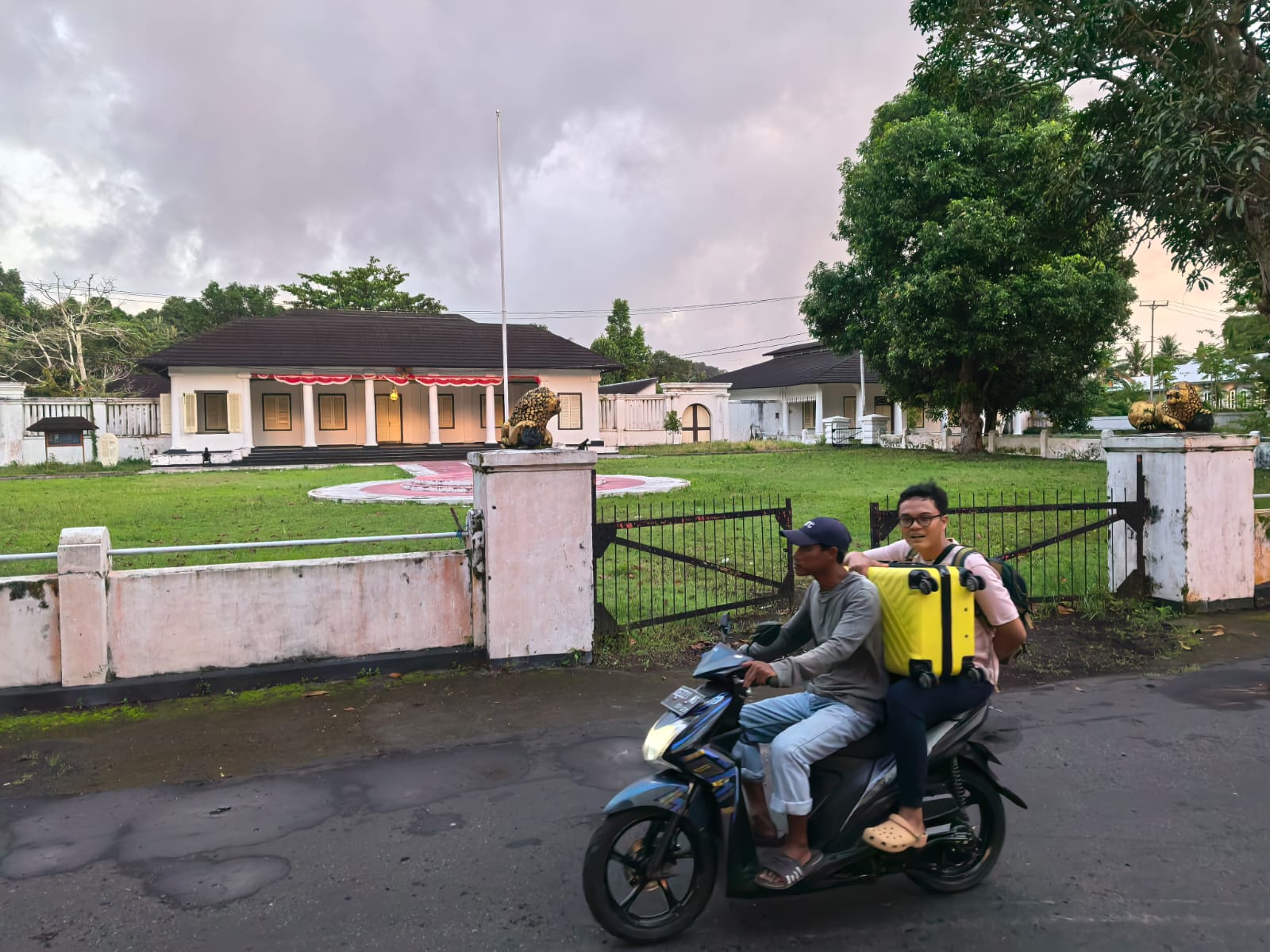 Masuk Istana