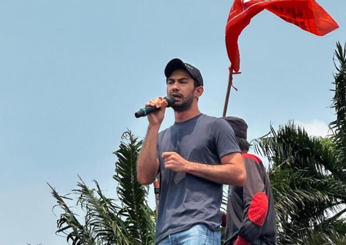 Reza Rahardian Ikut Demo di Depan Gedung DPR: Anda-Anda Ini Wakil Siapa?