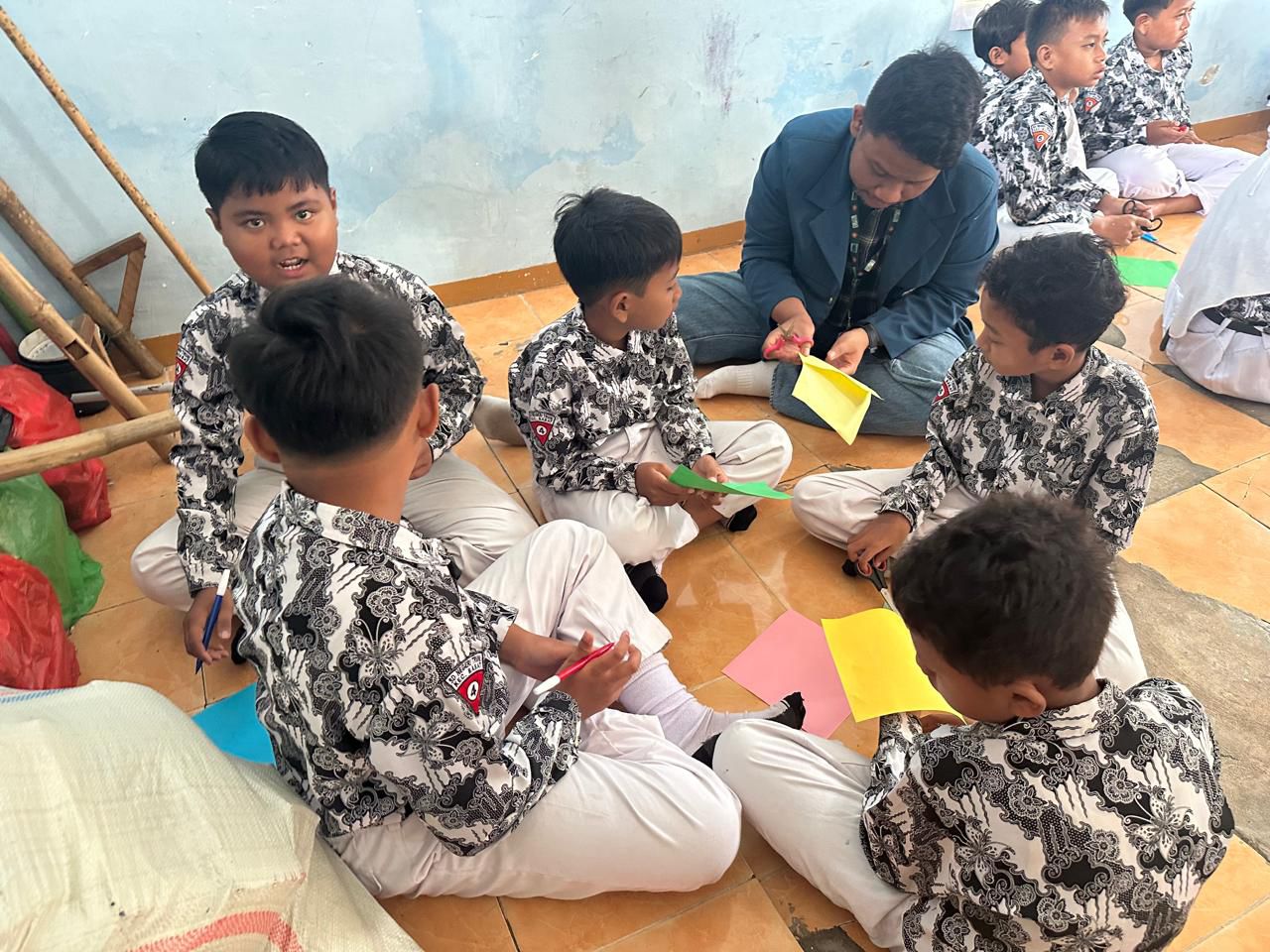 Mahasiswa BBK 7 Unair Tanamkan Orientasi Masa Depan Sejak Dini di SDN Truni, Lamongan