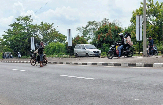 Membahayakan, U-Turn Ditutup, Pengendara Gunakan Jasa Potong Jarak