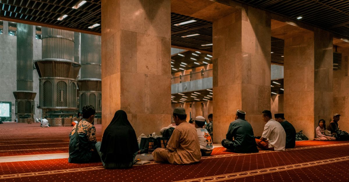 7 Cara Ampuh Mengusir Kantuk saat Iktikaf di Masjid selama Sepuluh Hari Terakhir Ramadan