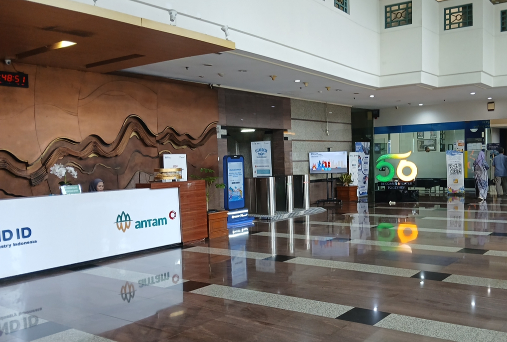 Harga Emas Antam Turun Rp13 Ribu per Gram, Pasar Bereaksi terhadap Spekulasi Suku Bunga The Fed