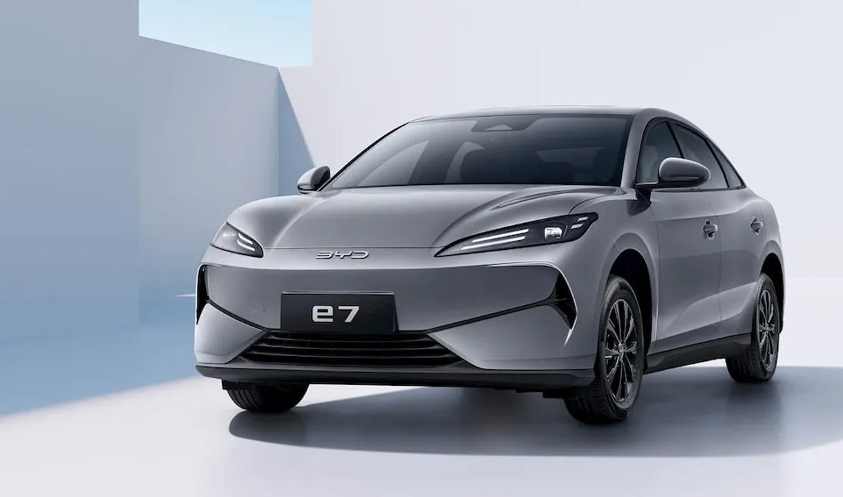 Mobil Murah BYD e7 Rp 200 Jutaan Meluncur  