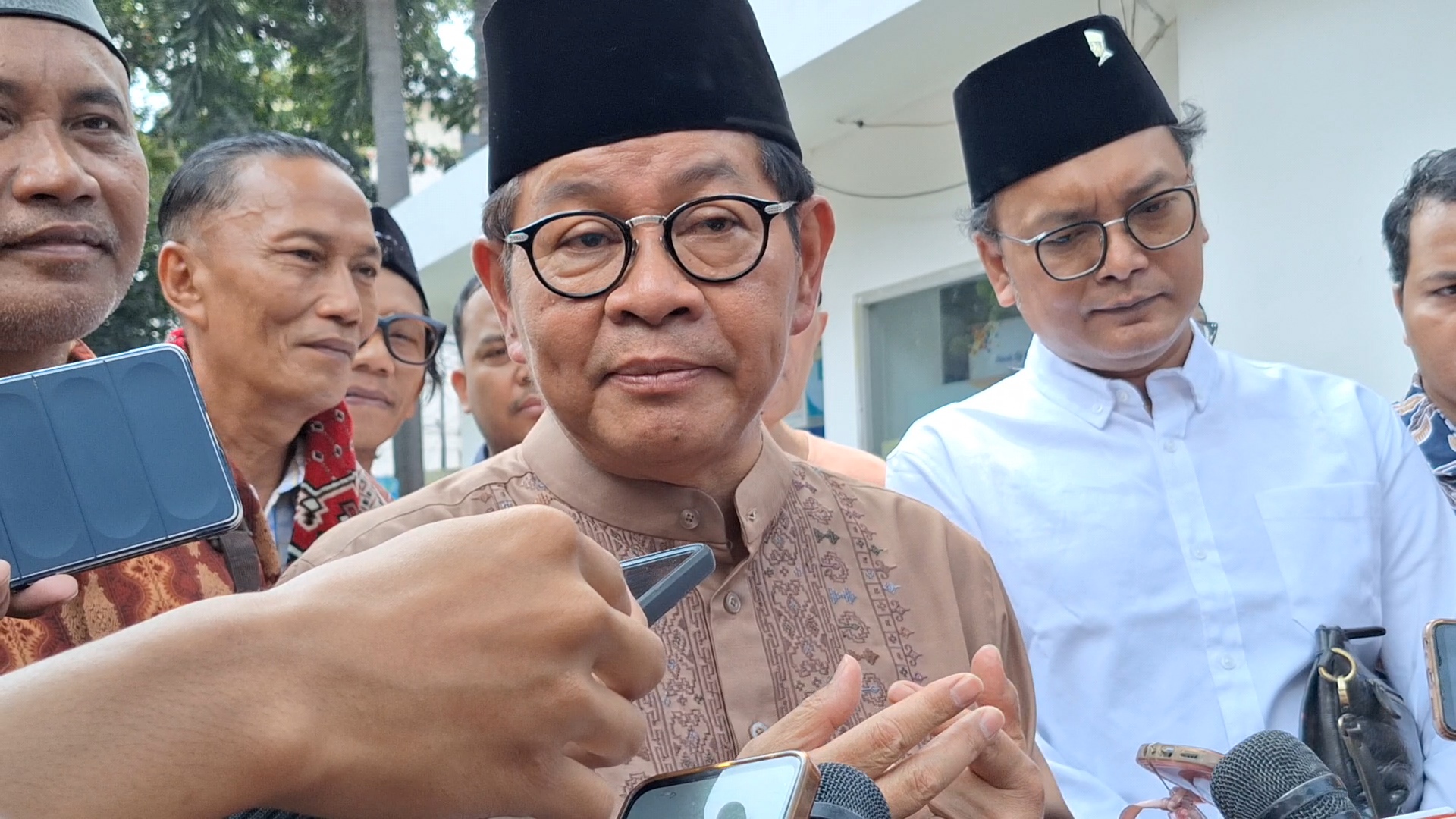 Pramono Sentil Program Mobil Curhat Ridwan Kamil: Kalau Urusan Curhat ke Diri Sendiri Aja