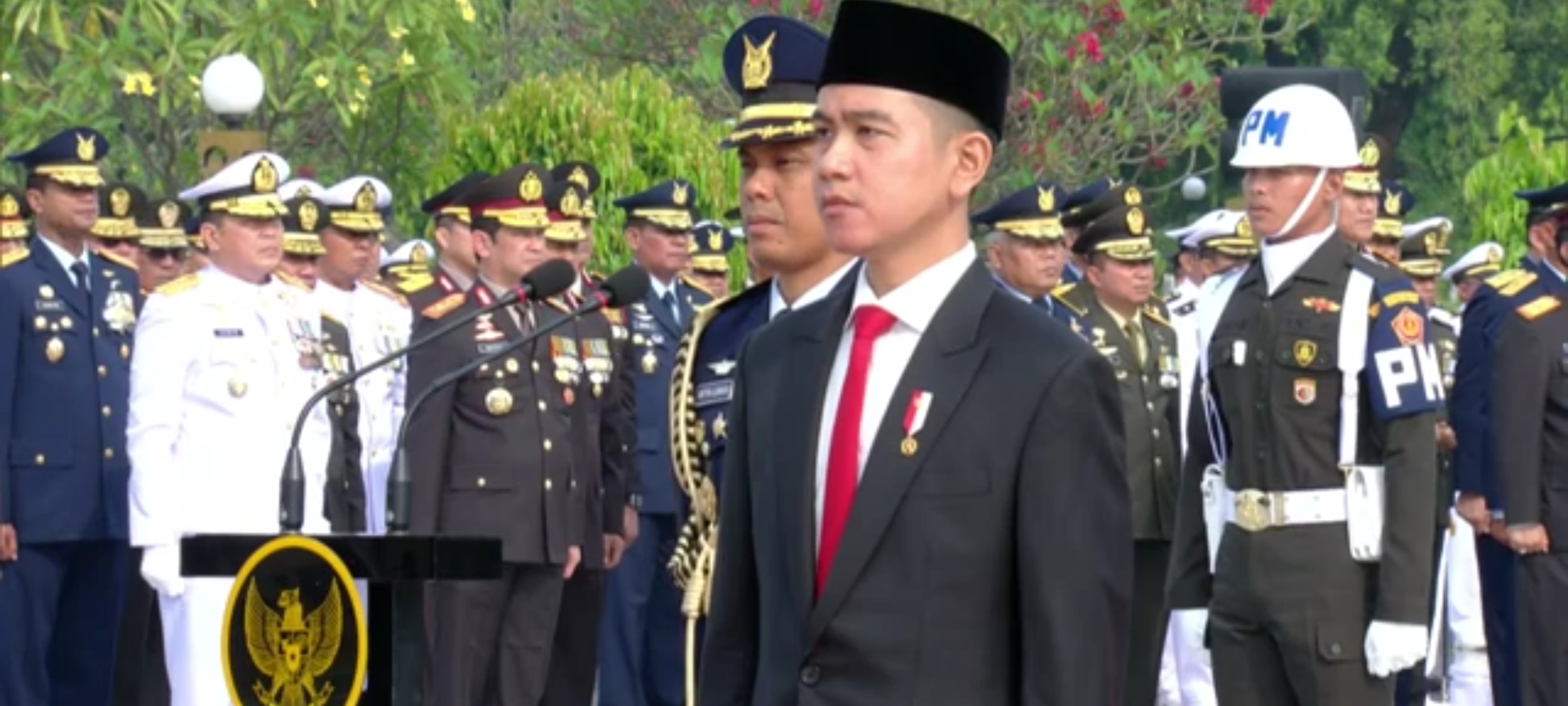 Gibran Pimpin Upacara Peringatan Hari Pahlawan di TMP Kalibata