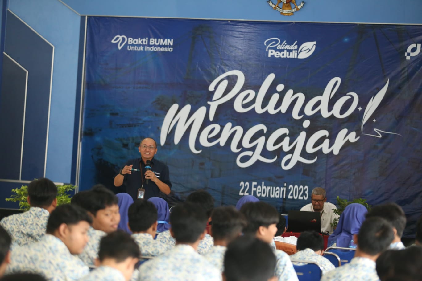 Pelindo Mengajar di SMKN 7 Surabaya, Direktur Ikut Terjun