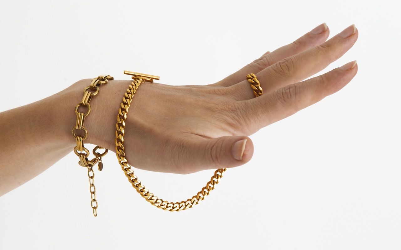 Update Terbaru Harga Emas Perhiasan 11 Januari 2026, Kadar 24 Karat Tembus Rp2,3 Juta per Gram