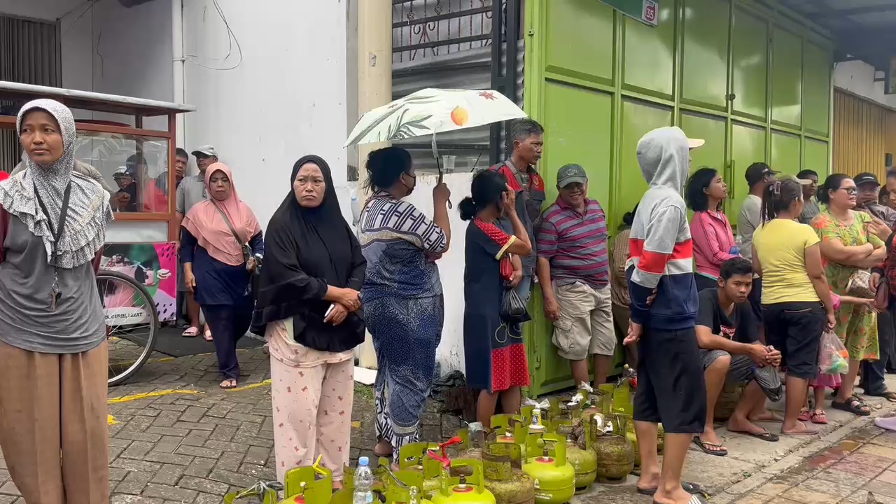 Cekcok dan Antrean Panjang, Bos Pangkalan Gas LPG 3 kg di Cibodas Tangerang Buka Suara: Tolong Bersabar!