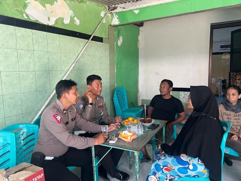 Satlantas Polrestabes Surabaya Datangi Korban Laka di Bawah Umur
