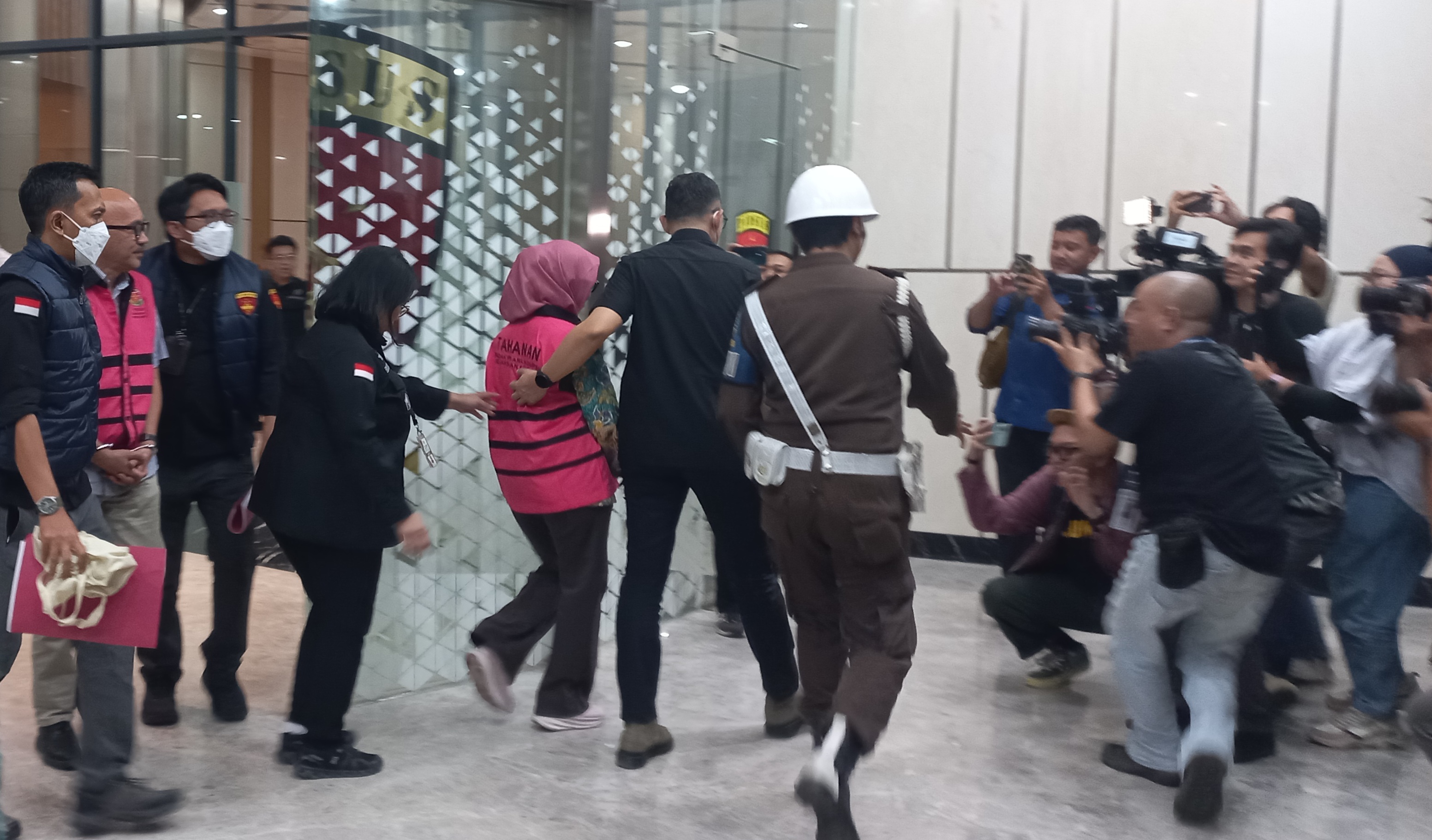 Konsultan Stafsus Nadiem Dijemput Paksa, Kejagung Tetapkan 4 Tersangka Skandal Chromebook Rp 9,9 Triliun