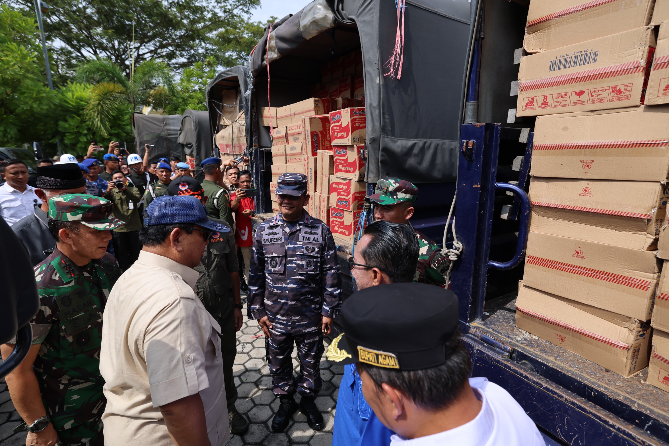 Pulang Kunjungan dari UAE dan Qatar, Prabowo Langsung ke Sumbar Cek Korban Banjir dan Antar Bantuan