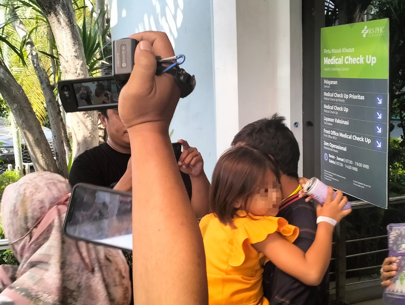 Bocah SD yang Buta Akibat Dicolok Tusuk Pentol Dirujuk ke RS PHC Surabaya