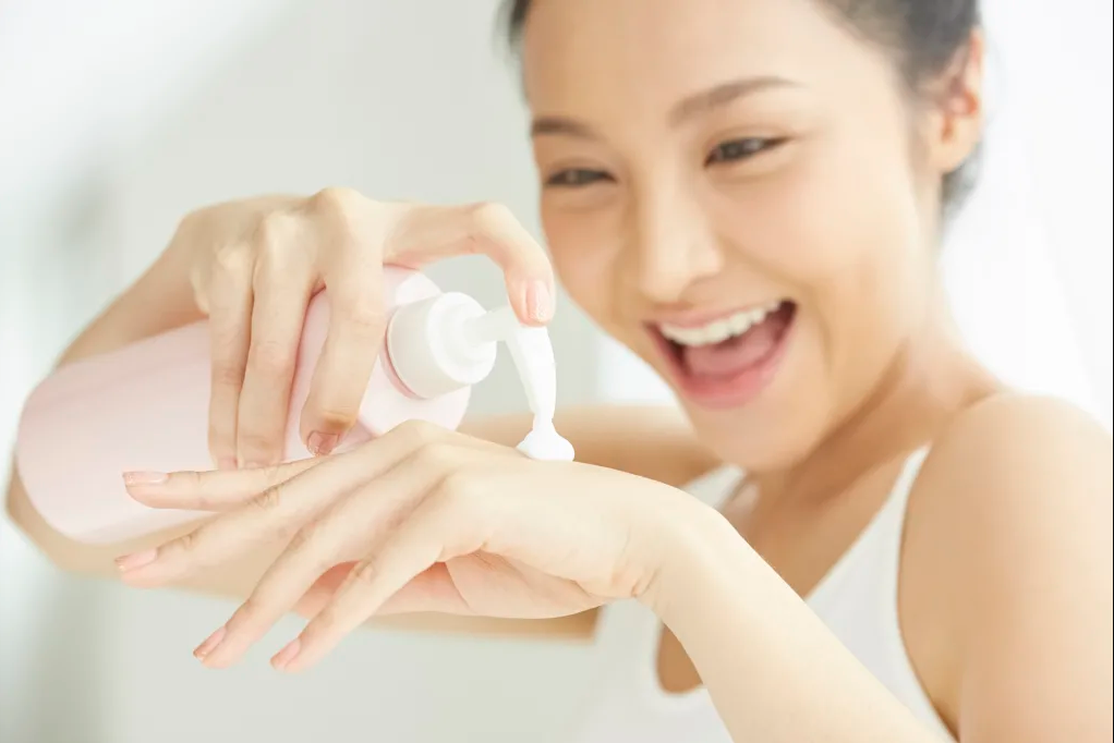 5 Rekomendasi Body Lotion untuk Mengatasi Kulit Kering