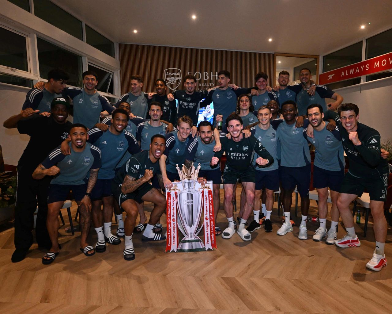 Akhirnya! Arsenal Juara Liga Inggris Setelah 22 Tahun, Para Legenda Pimpin Selebrasi