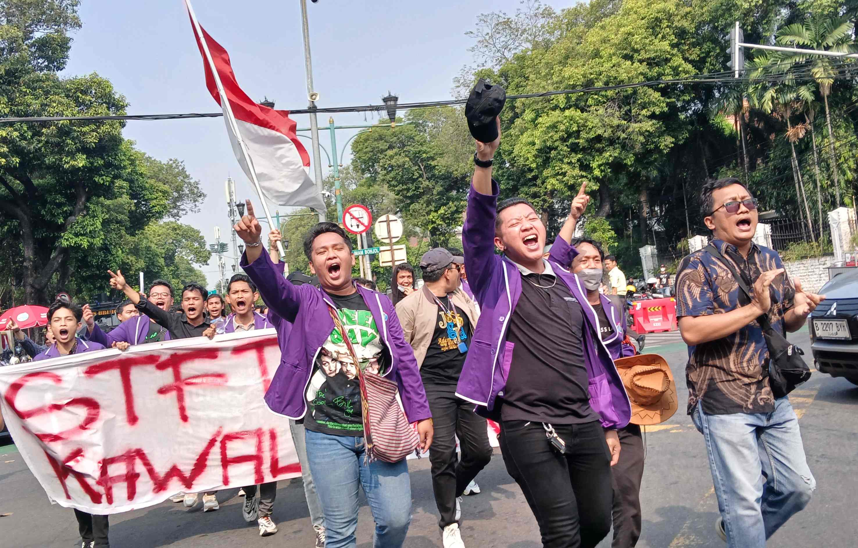 Ratusan Mahasiswa Geruduk Kantor KPU RI, Tuntut Pelaksanaan Pilkada Sesuai Putusan MK