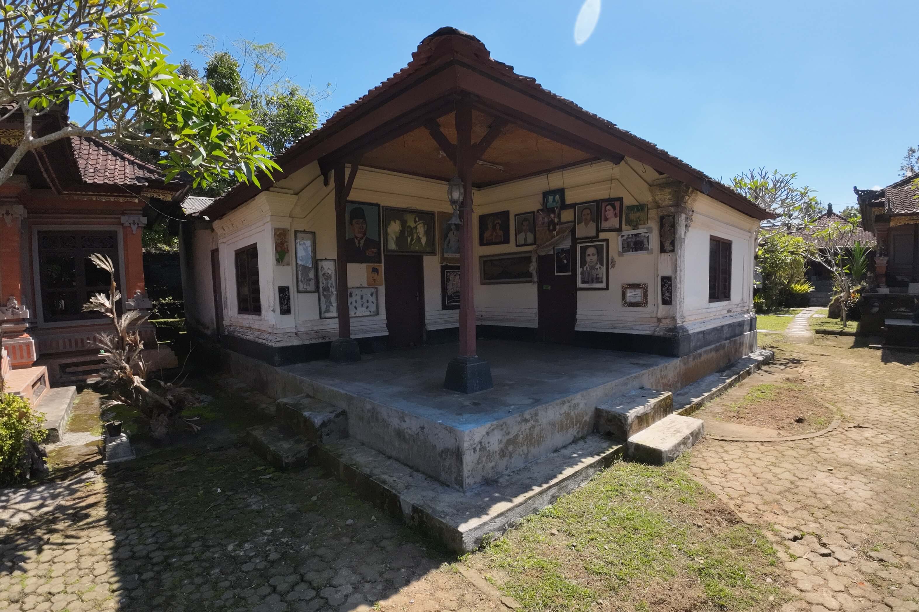 Menilik Tempat Beristirahat Soekarno di Puri Tampaksiring bersama Orang Tuanya