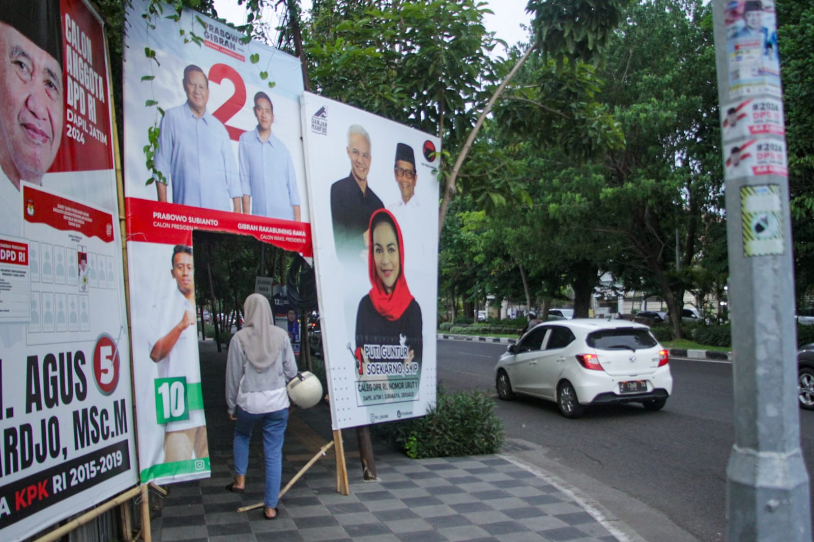 Masuk Masa Tenang Pemilu 2024, Satpol PP Surabaya Gass Copot APK Mulai Minggu Dini Hari Pukul 00 