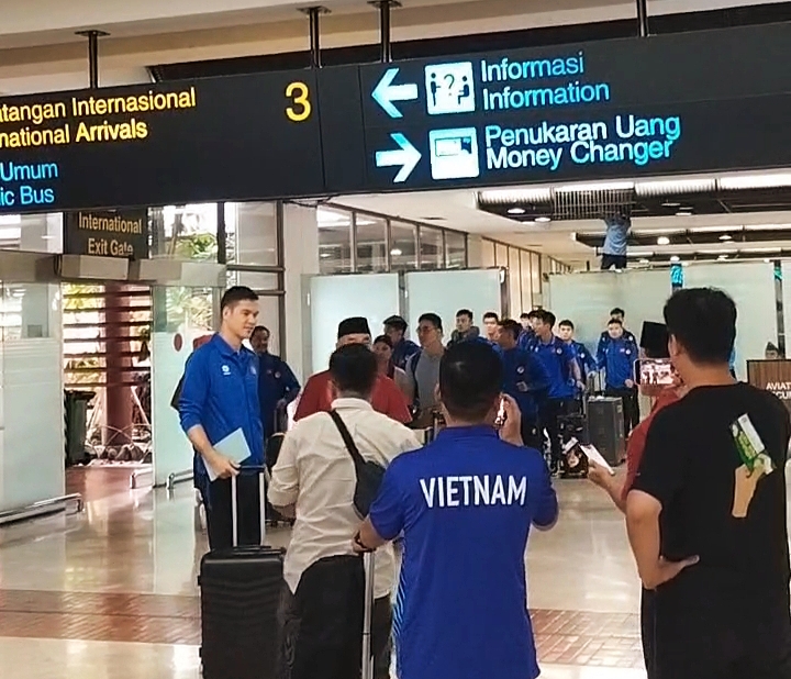Timnas Vietnam Tiba di Jakarta, Langsung  Latihan di GBK Malam Ini