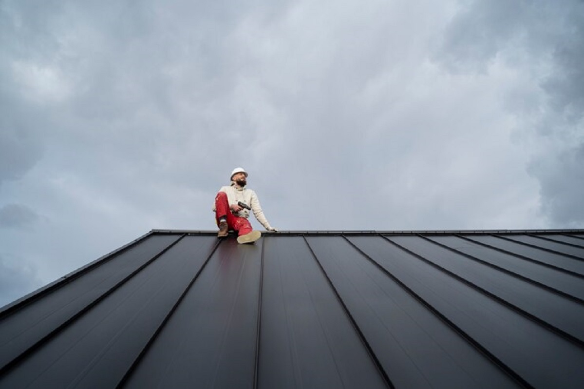 Cara Mencegah Atap Rumah Bocor Saat Hujan Deras Datang, Segera Lakukan 7 Langkah Ini