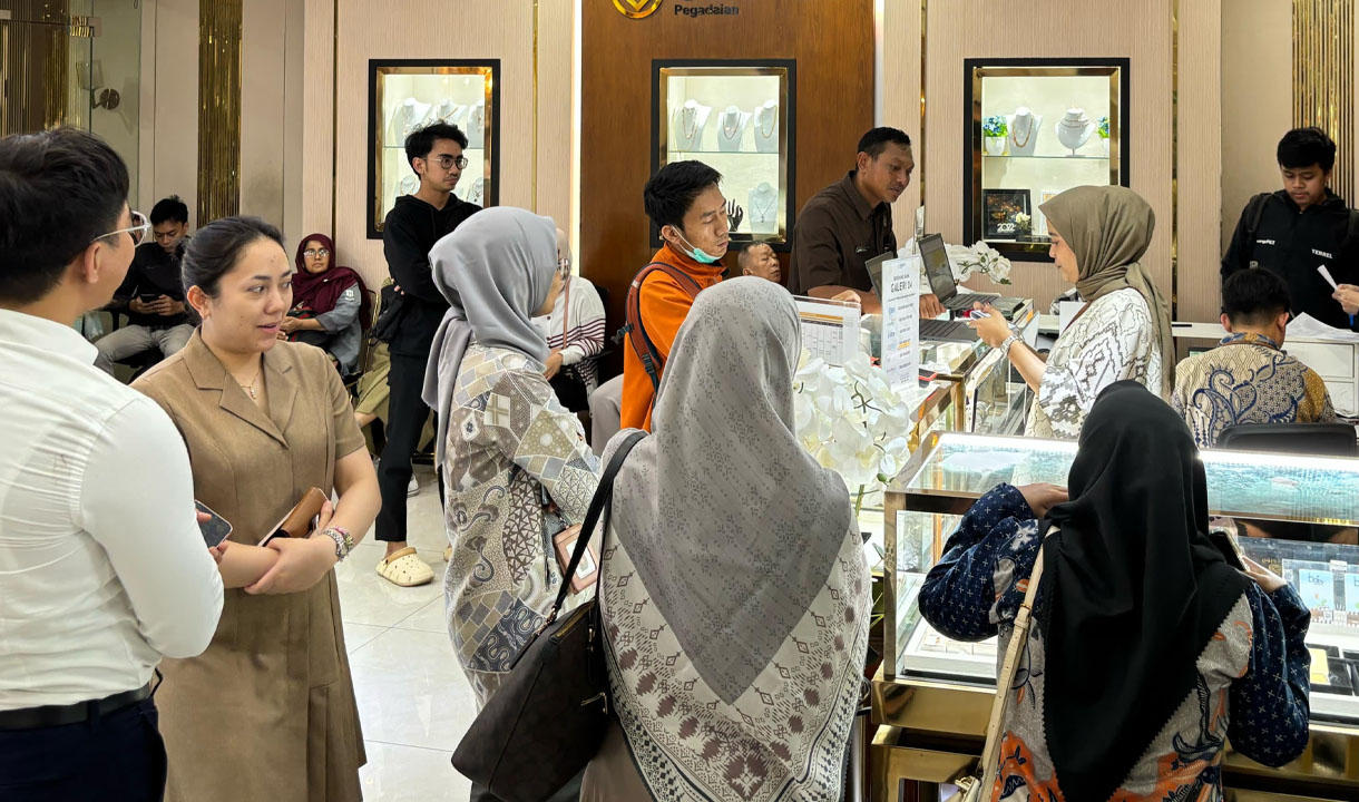 Warga Serbu Galeri 24 Salemba Buru Emas Batangan