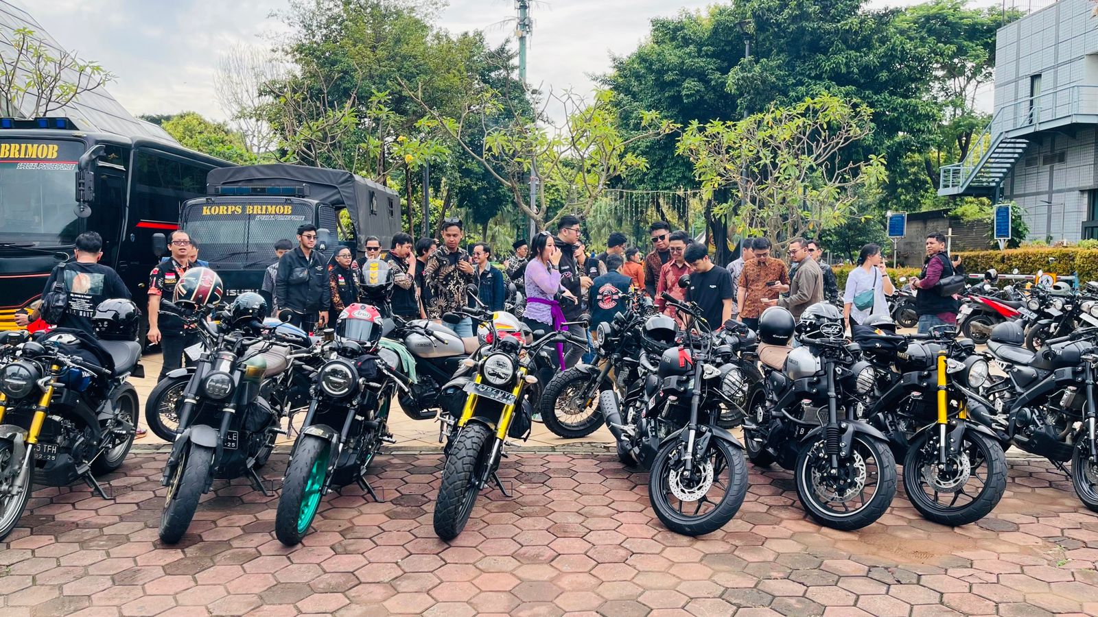 Riding Sambil Berkebaya, Pecinta XSR 155 Rayakan Hari Kartini 2024 Keliling Jakarta