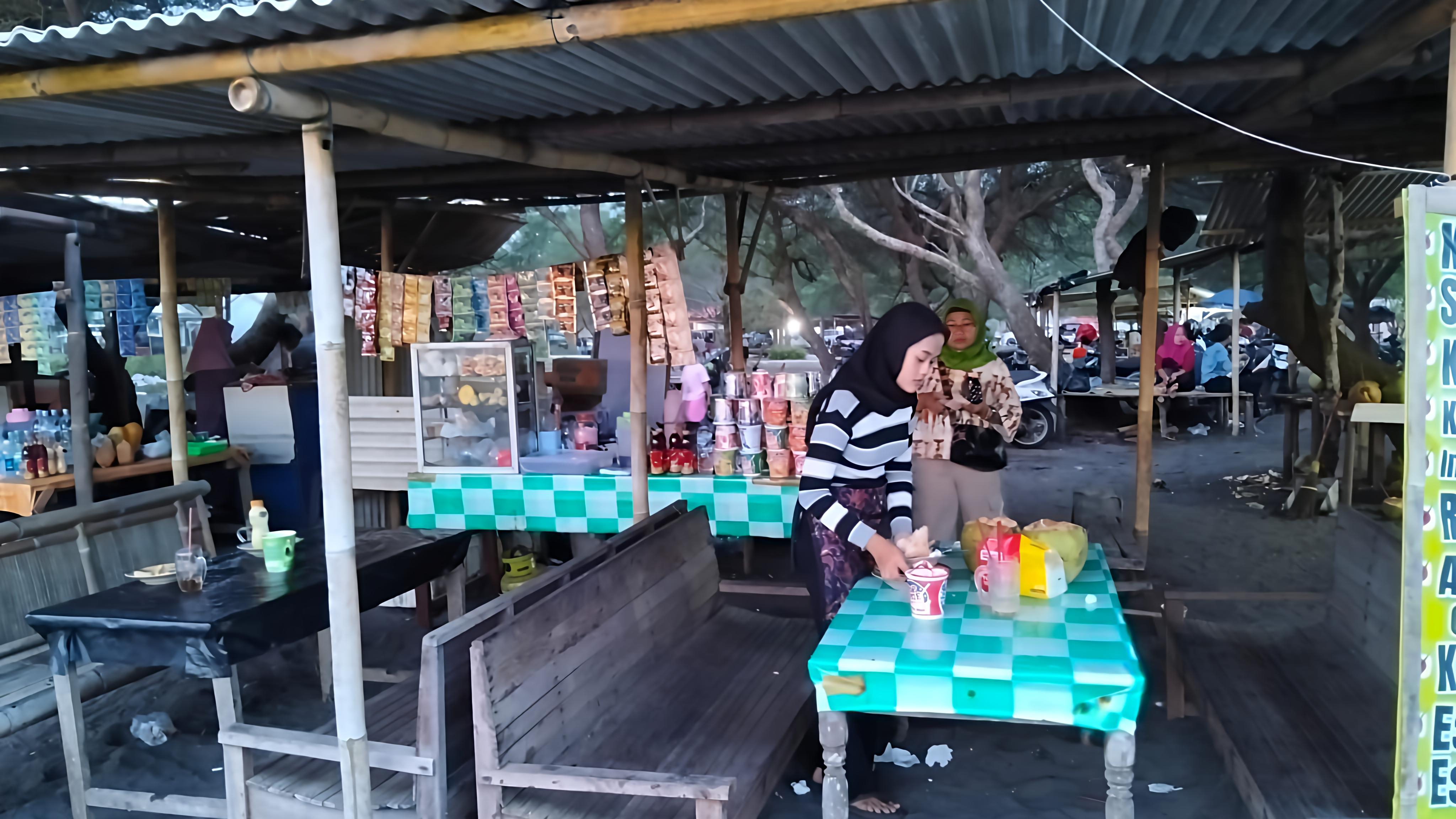 Sedih, Pedagang Pantai Dewaruci Gigit Jari di Libur Lebaran: Omzet Turun hingga 50 Persen