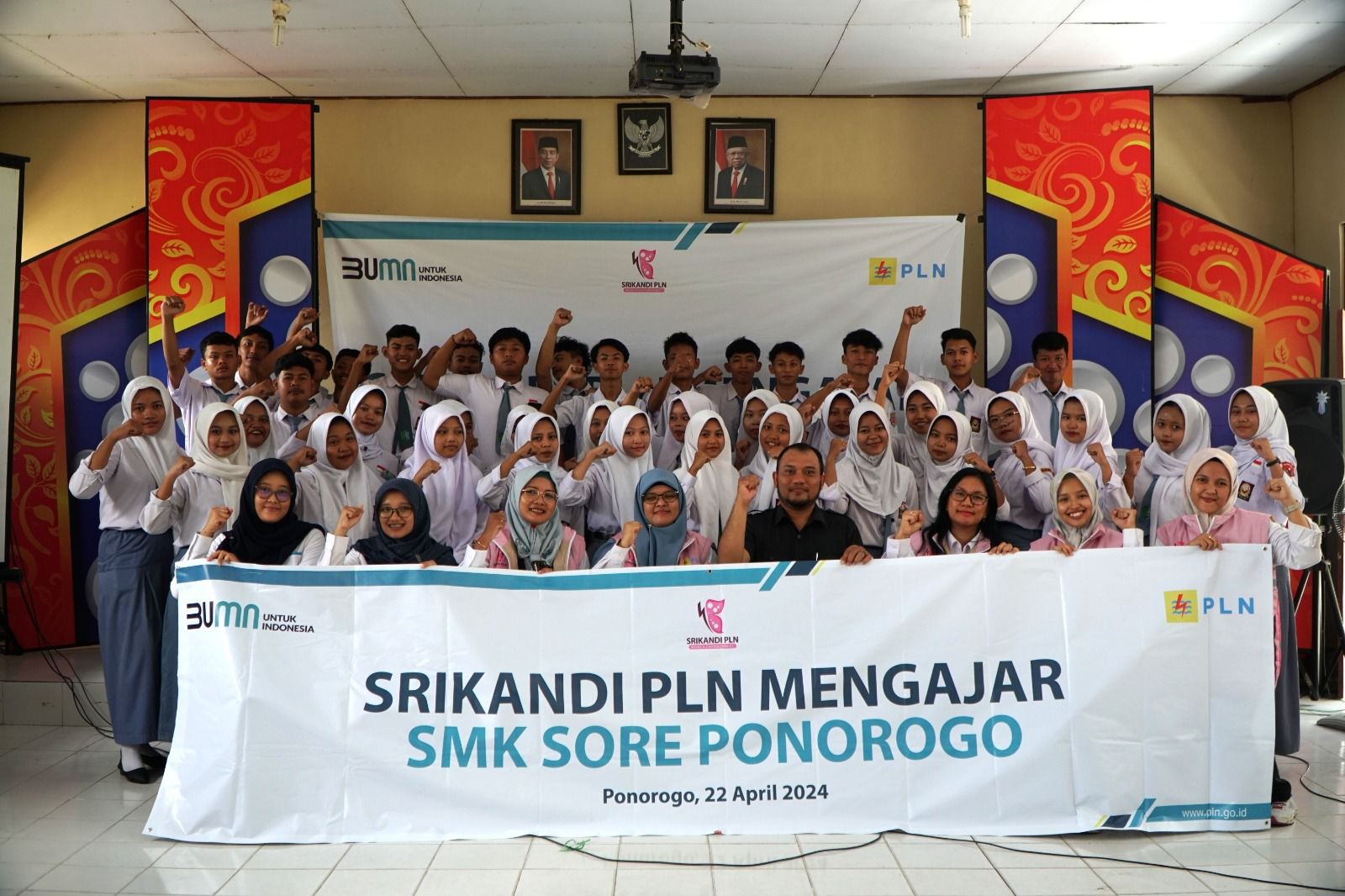 Peringatan Hari Kartini: Srikandi PLN Berikan Edukasi ke Siswi SMK Sore 1 Ponorogo, Beberkan Pengalaman dan Pengetahuan Soal Kelistrikan 