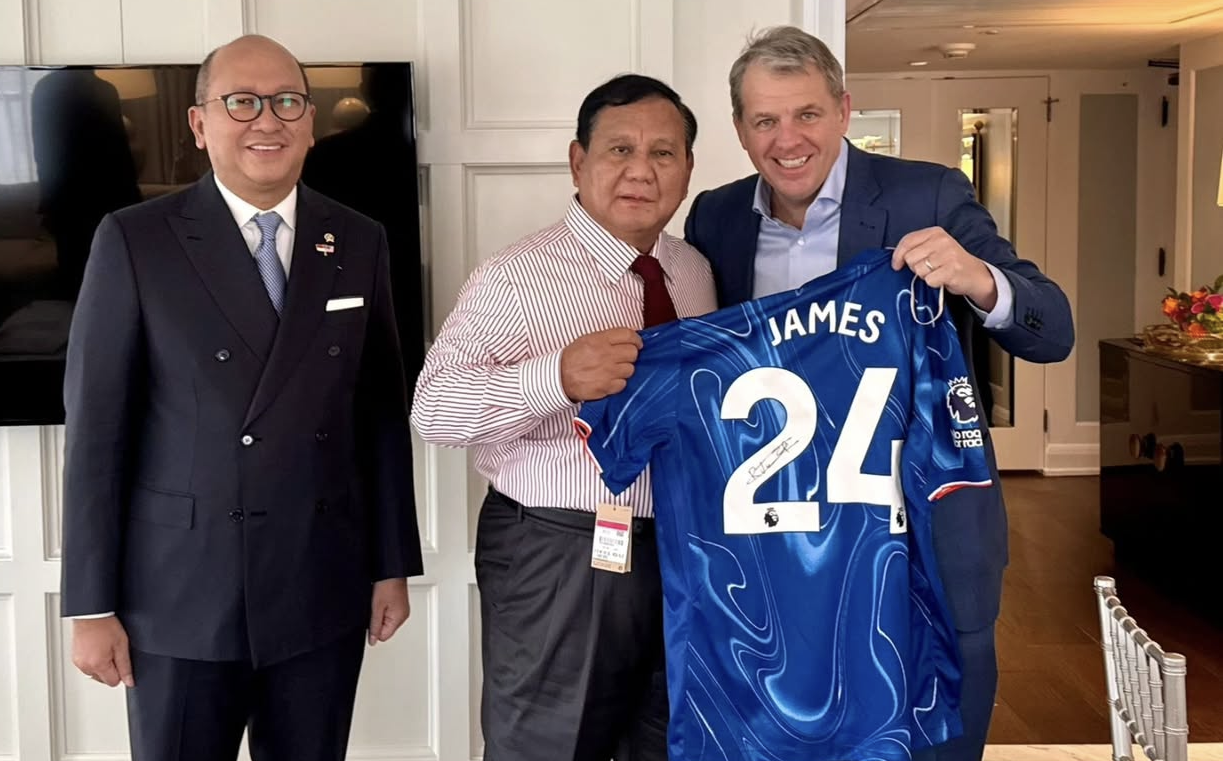Prabowo Sumringah Dapat Jersey Reece James Langsung dari Pemilik Chelsea di Washington