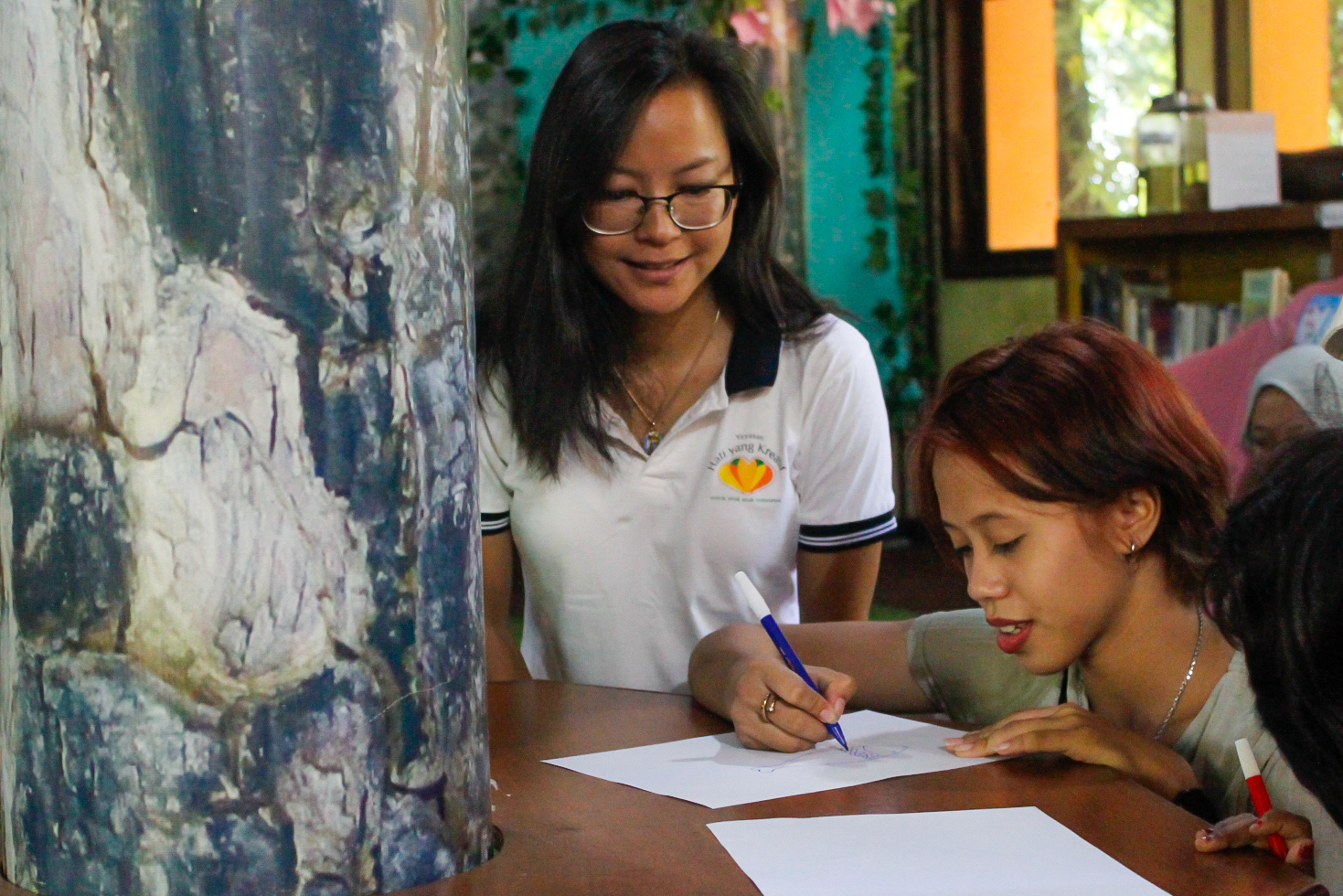 Dewi Deijle dan Yayasan Hati yang Kreatif Ajak Anak Penyandang Disabilitas Outing Class di KBS