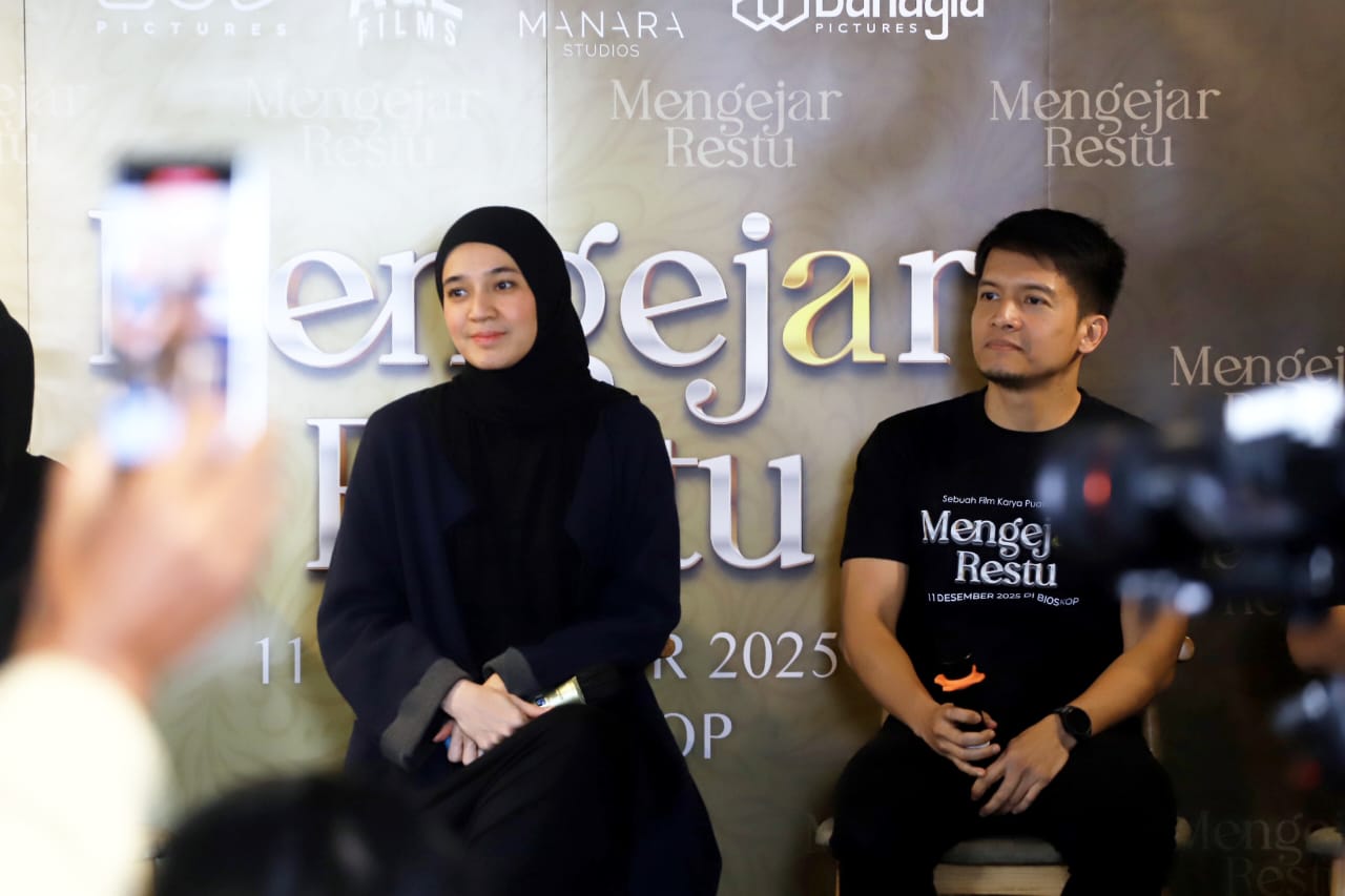 Trailer Film Mengejar Restu Resmi Rilis, Ketika Sang Perempuan Kuat Dhini Aminarti Beradu Akting dengan Dimas Seto 