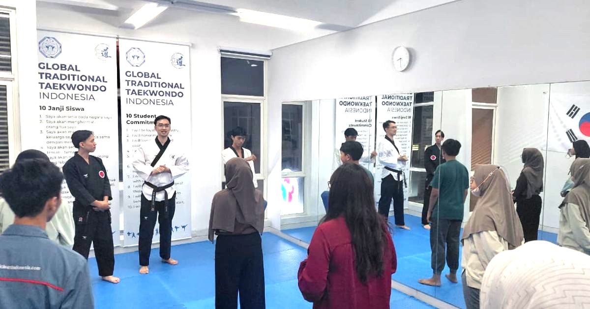 Belajar Gerakan Dasar Taekwondo di Hwarang Korean Arts Academy, Split Kaki Wajib Dikuasai?