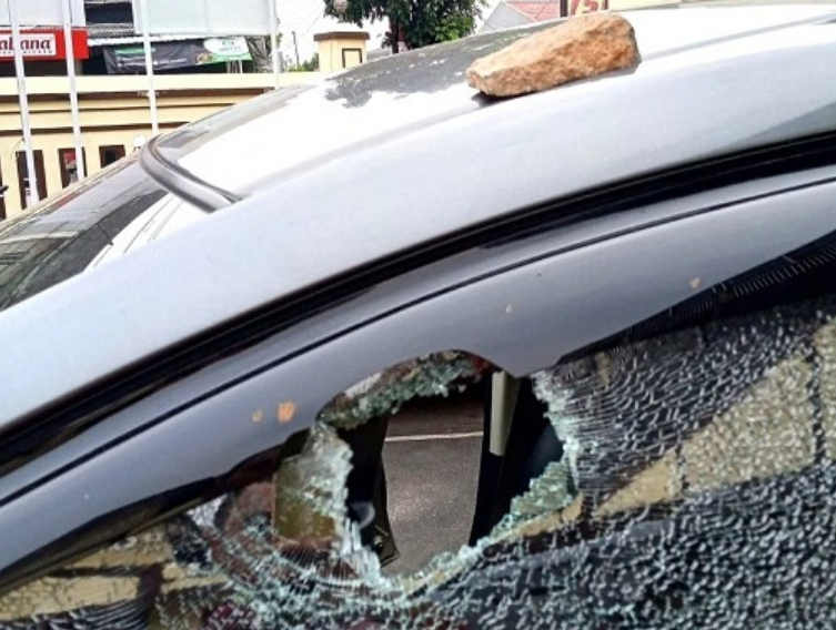Teror OTK Lempar Batu ke Kaca Mobil Terjadi di Margonda, Ibu dan Bayi Terluka