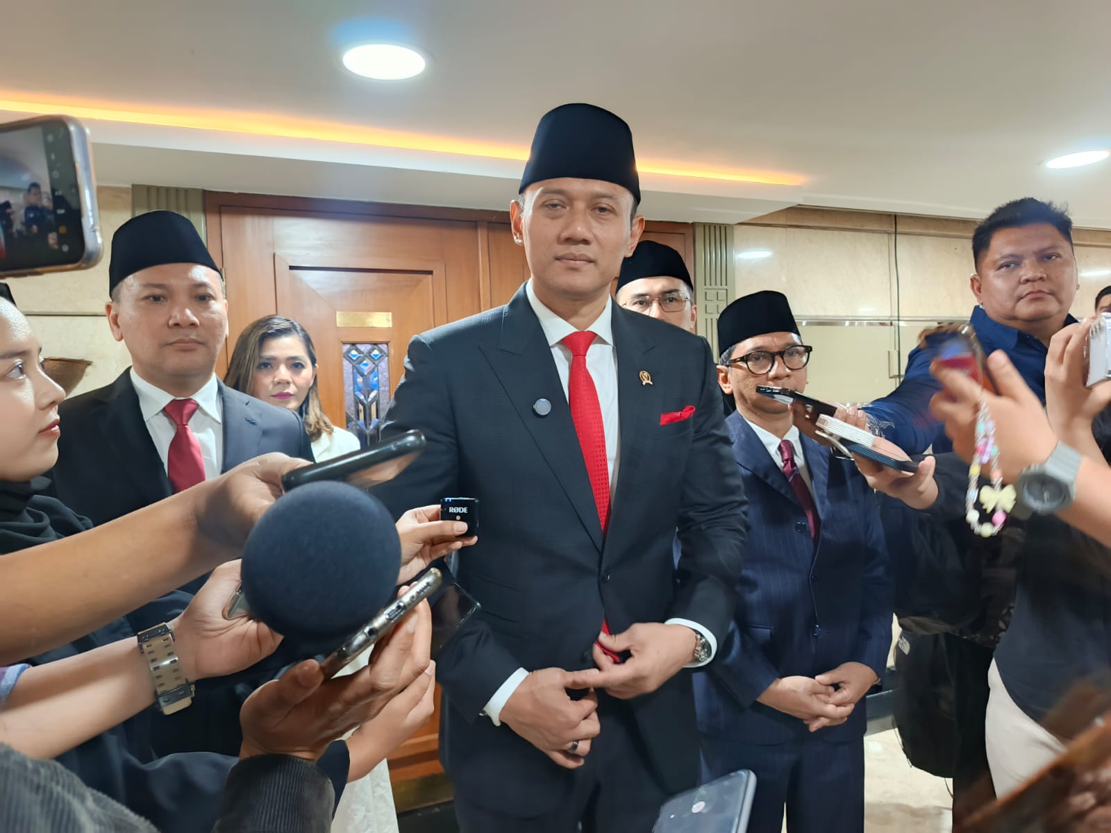 Surat Pemakzulan Gibran Diterima DPR, Netizen Singgung Nama AHY