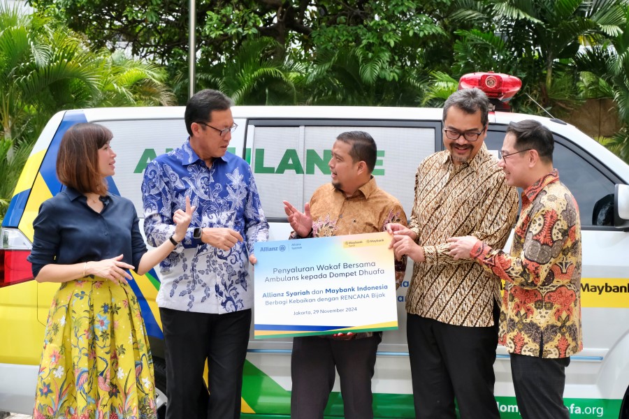 Nasabah Allianz Syariah & Maybank Indonesia Wakaf Pengadaan Ambulans ke Dompet Dhuafa