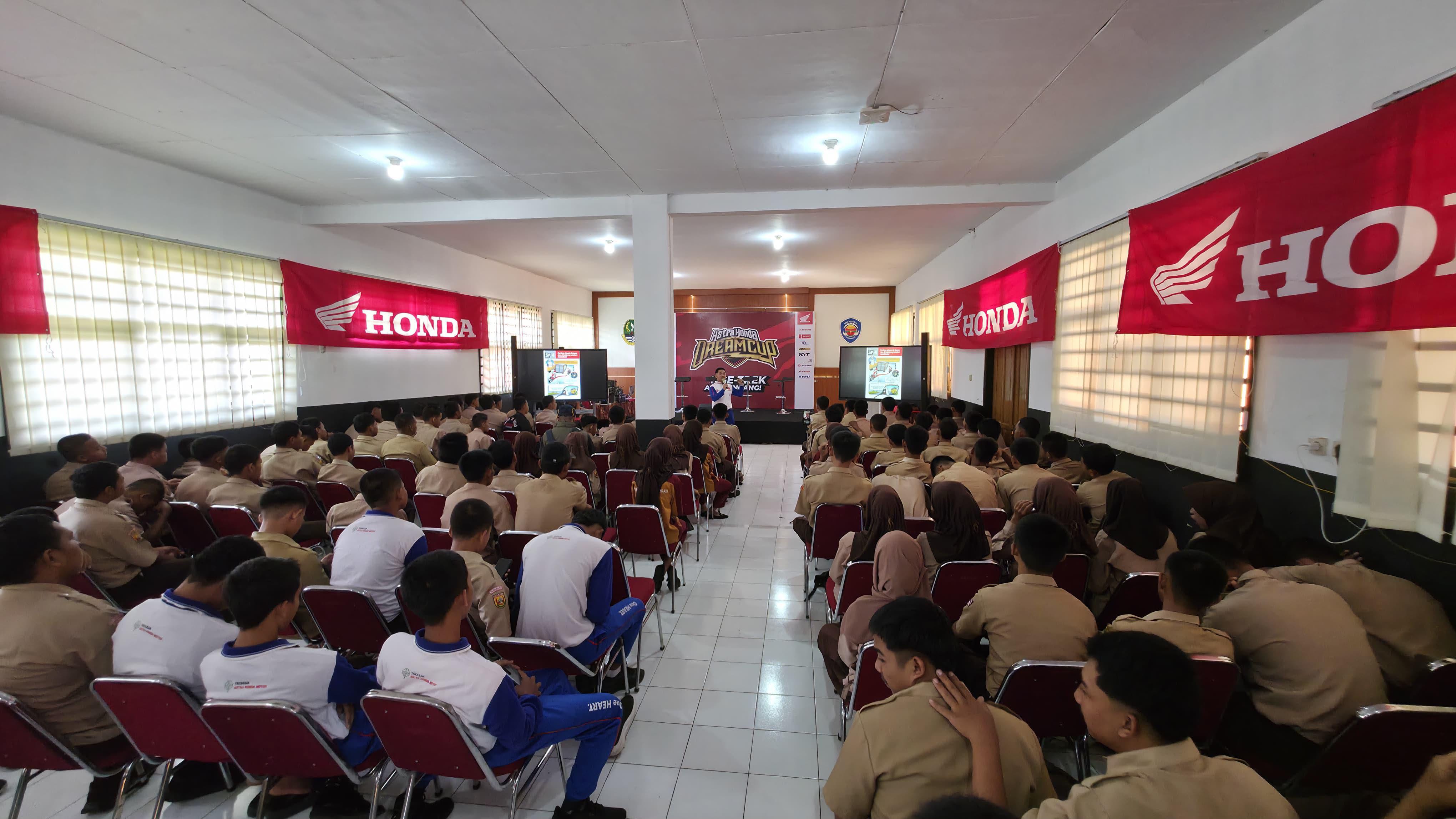 Momen AHDC 2026 Bukit Peusar, 2 Rider AHRT Berbagi Ilmu di SMKN 4 Tasikmalaya