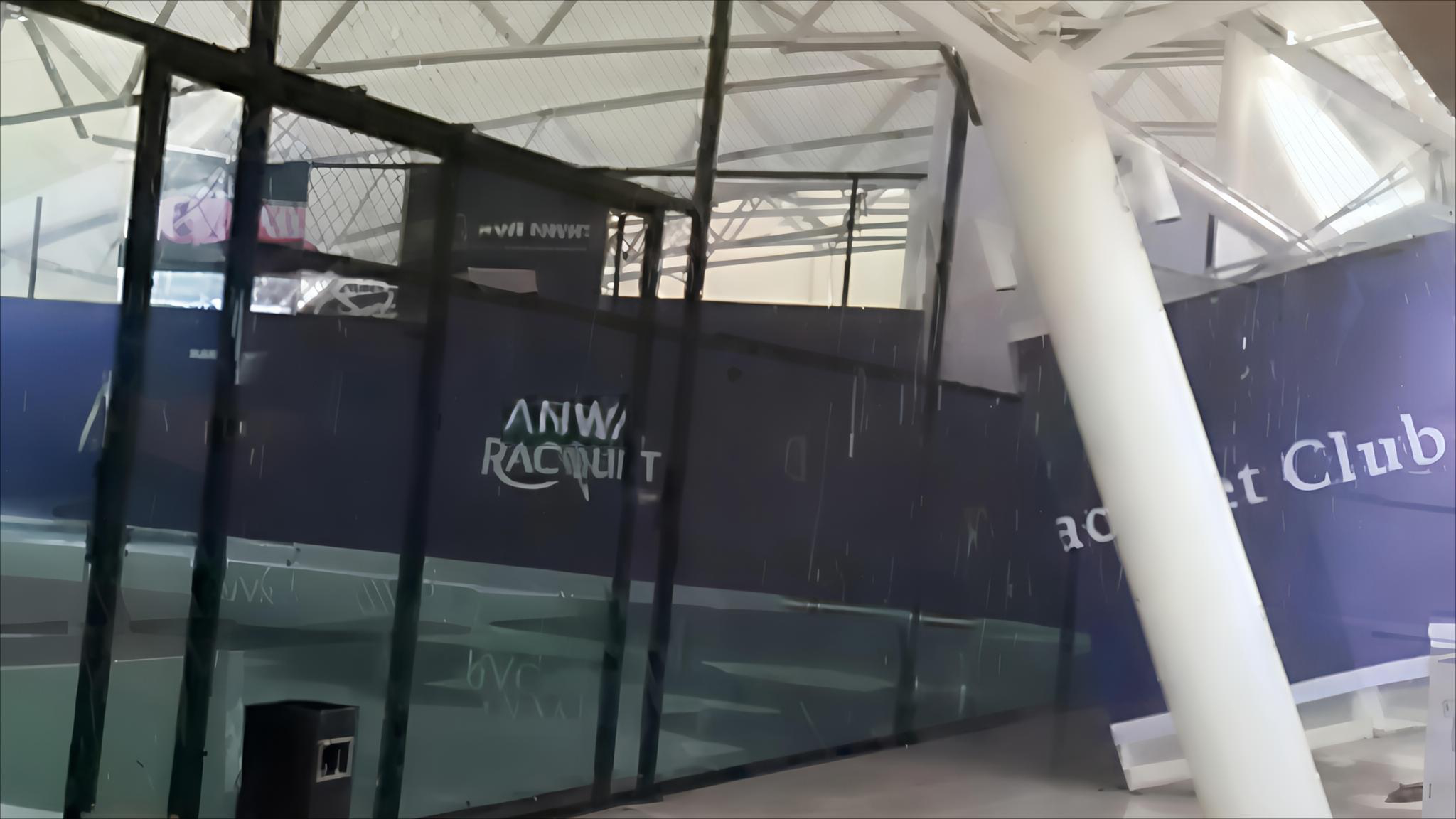 Atap Lapangan Padel di Meruya Roboh Diterpa Angin Kencang Saat Selenggarakan Turnamen