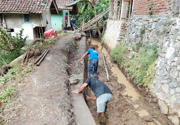Masyarakat Desa Tanjungsari Bangun Irigasi, Dorong Petani Tingkatkan Hasil Panen
