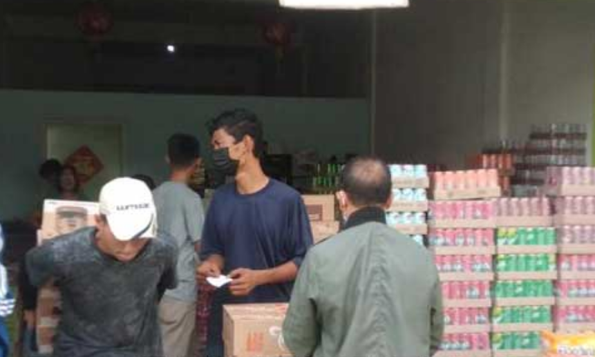Jelang Idul Fitri, Pedagang Mulai Stok Minuman Ringan