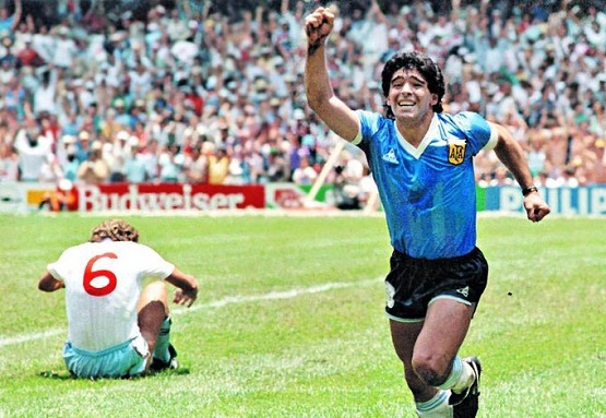 Pecah Rekor! Kostum 'Gol Tangan Tuhan' Milik Maradona Terjual Rp 128 Miliar 