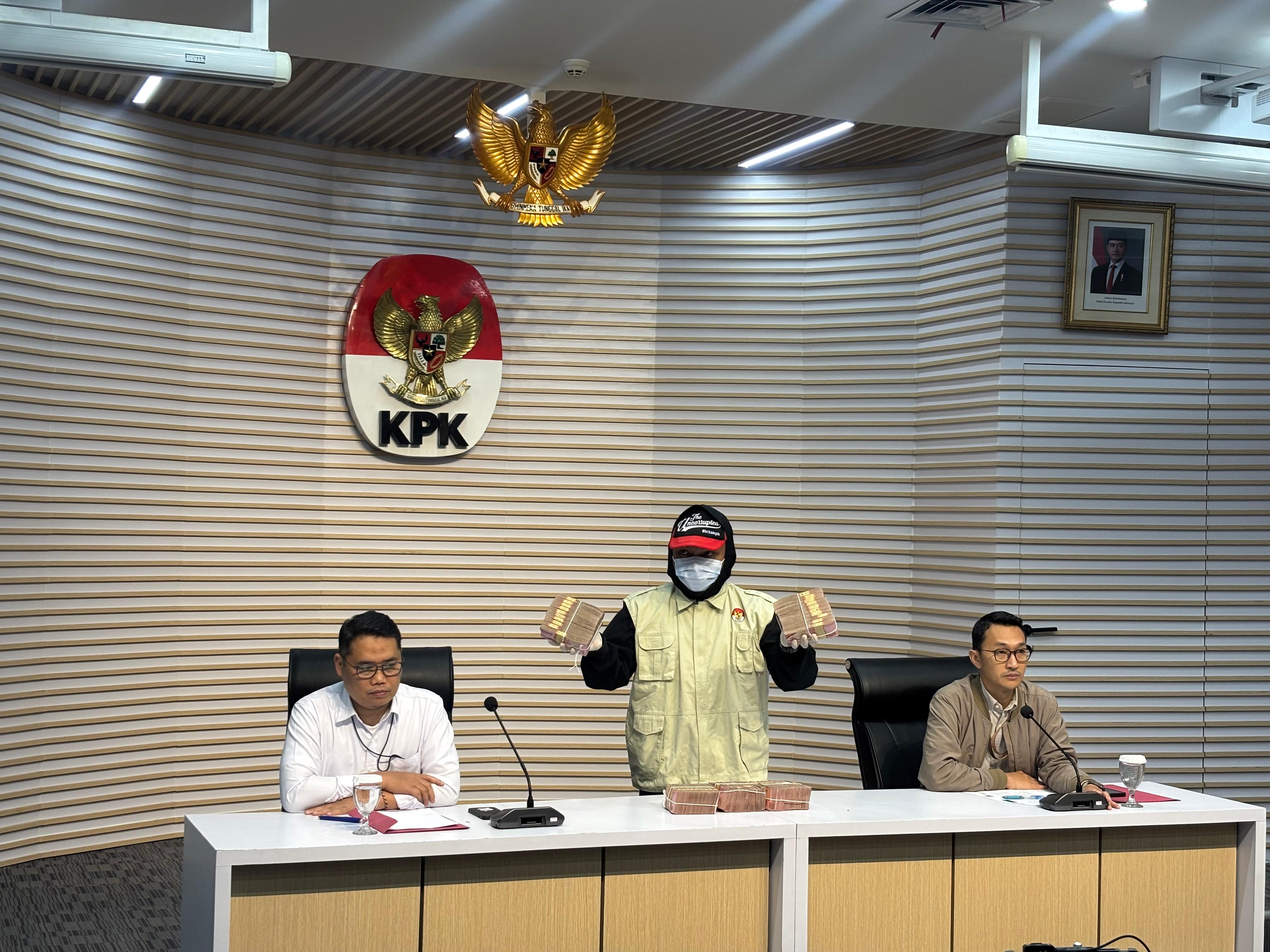 KPK Sita Rp500 Juta dari Kasus Bupati Ponorogo, Suap Jabatan dan Proyek RSUD 