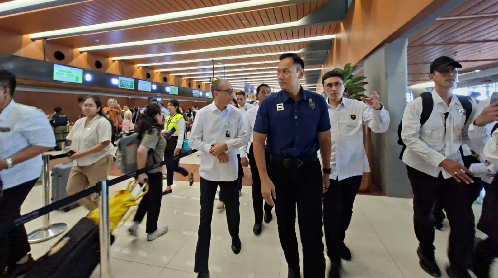 AHY Cek Kesiapan Angkutan Nataru 2025/2026 di Bandara Soetta, Penerbangan On Time!