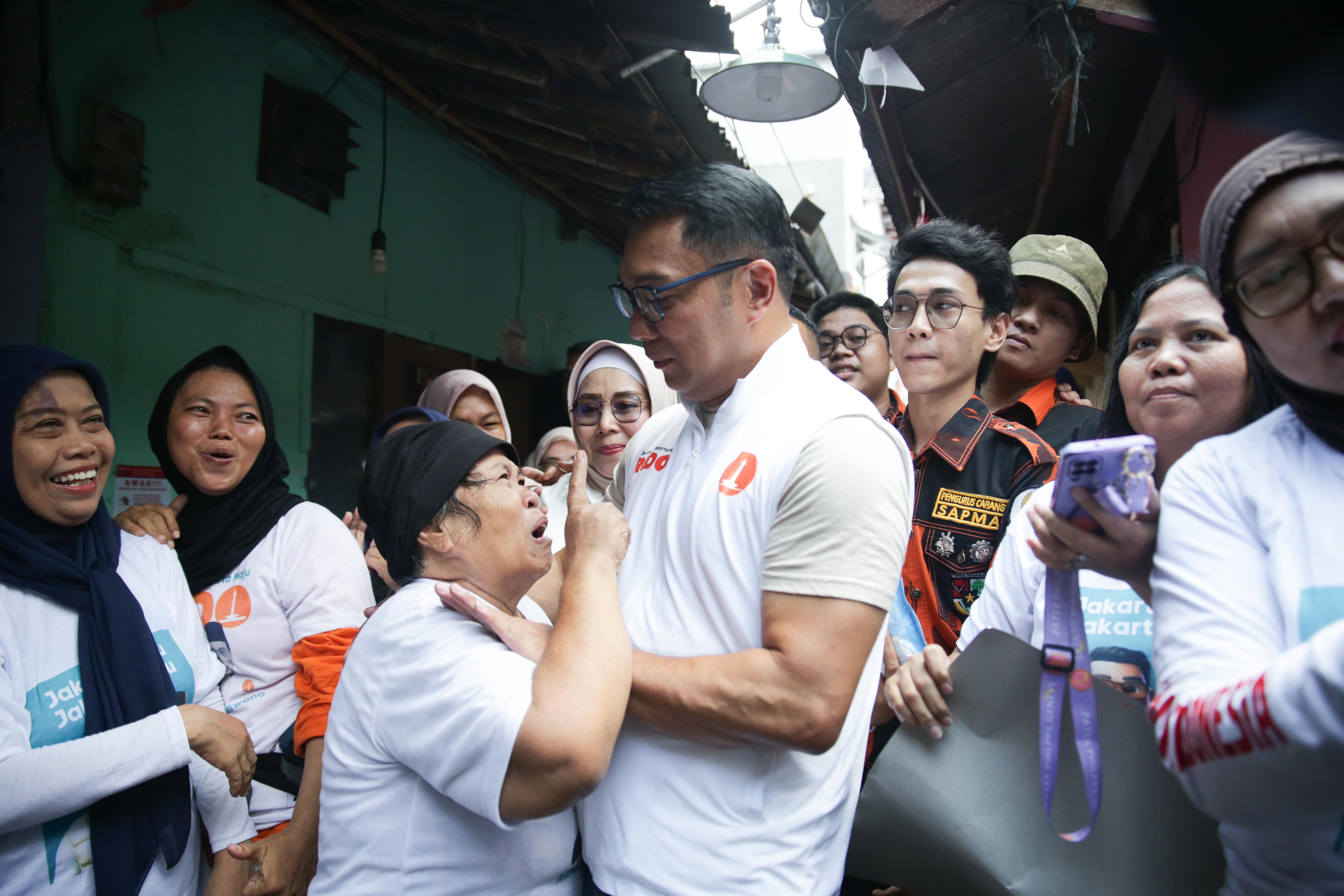 Ridwan Kamil Tengok Warga di Jakarta Selatan: Program Dokter Keliling dan Peningkatan Kartu Lansia