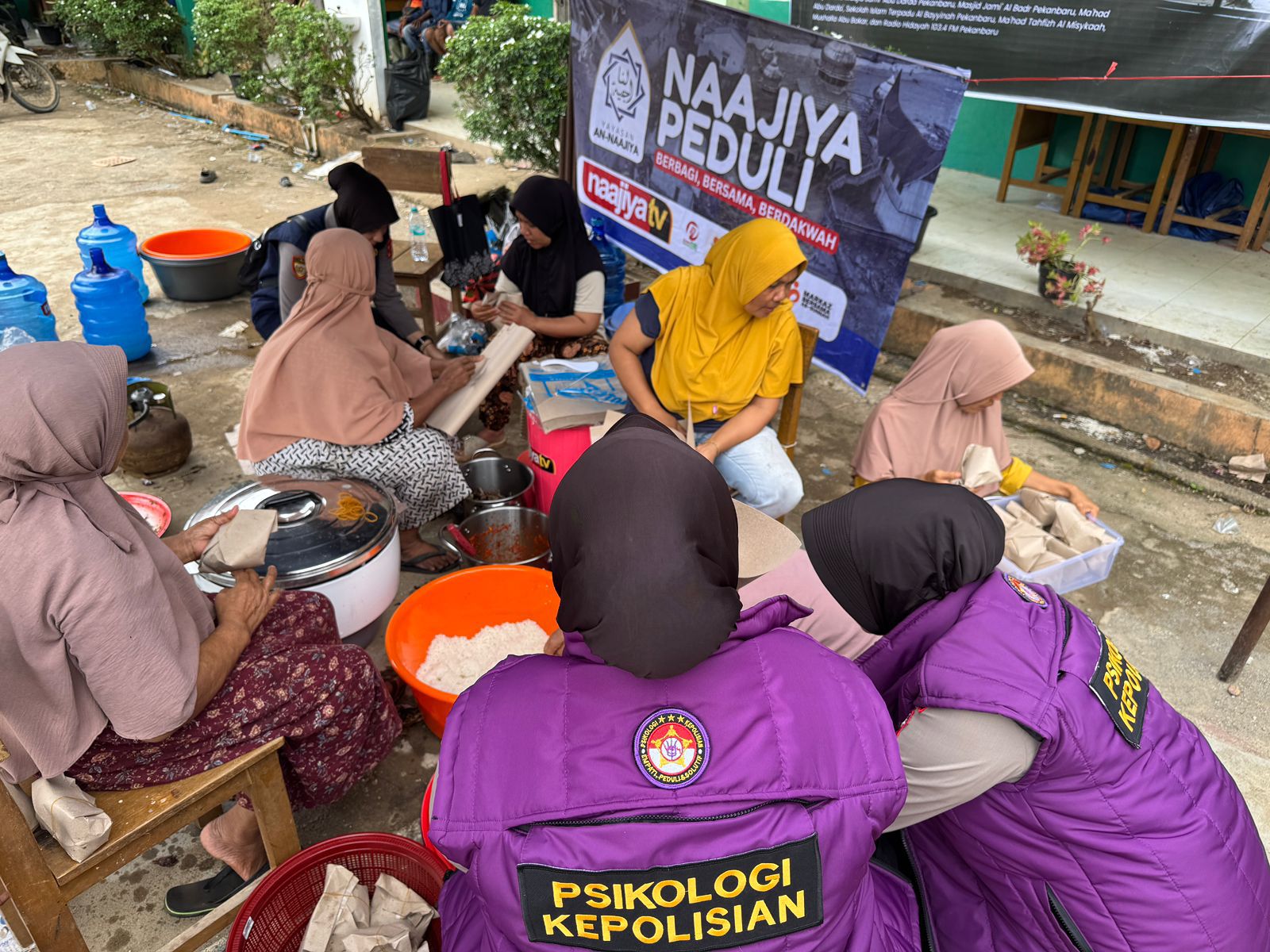 Tim Trauma Healing Polri Berikan Dukungan Psikososial untuk Penyintas Banjir Sumbar